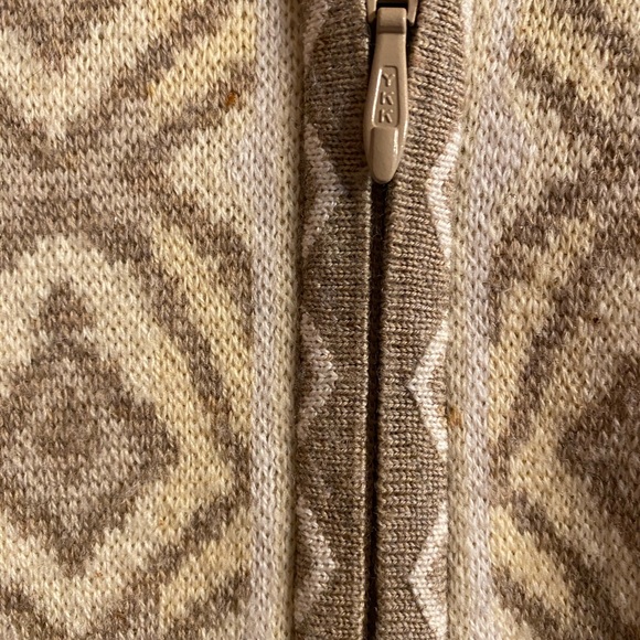 Pendleton Wool zip cardigan. Aztec style design in Tans and Cream. A Beauty Sz L - Picture 4 of 5